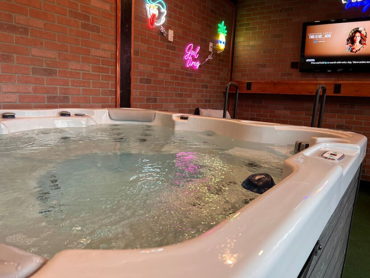 Indoor spa tub
