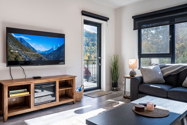 Mountainview Escape | Living area - Mountainview Escape Revelstoke Vacations (Revelstoke)