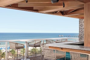 3 bars/lounges, poolside bar