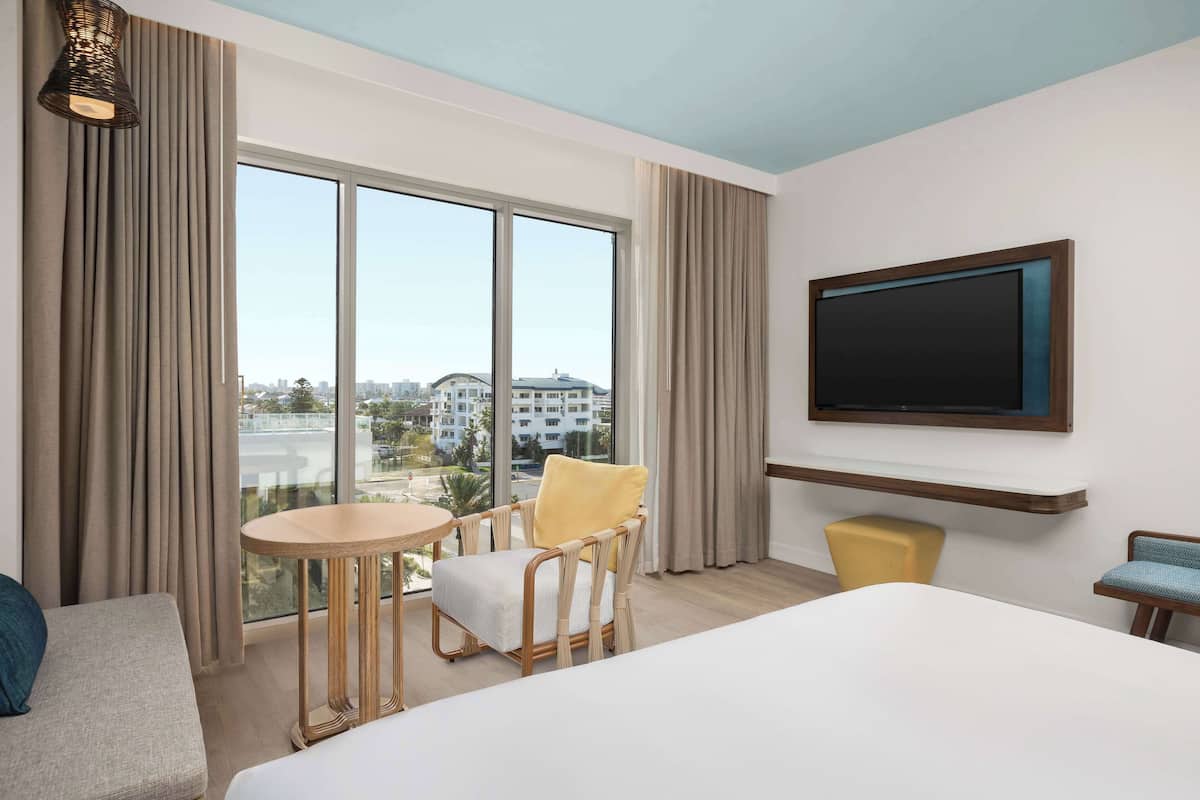 1 KING BED HEARING ACCESSIBLE