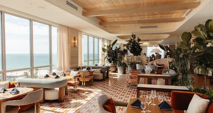 The Hiatus Clearwater Beach, Curio Collection By Hilton