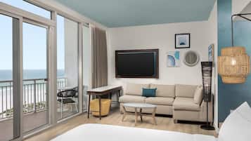 Chambre Supérieure, 1 trÚs grand lit, balcon, en front de mer | Coin séjour