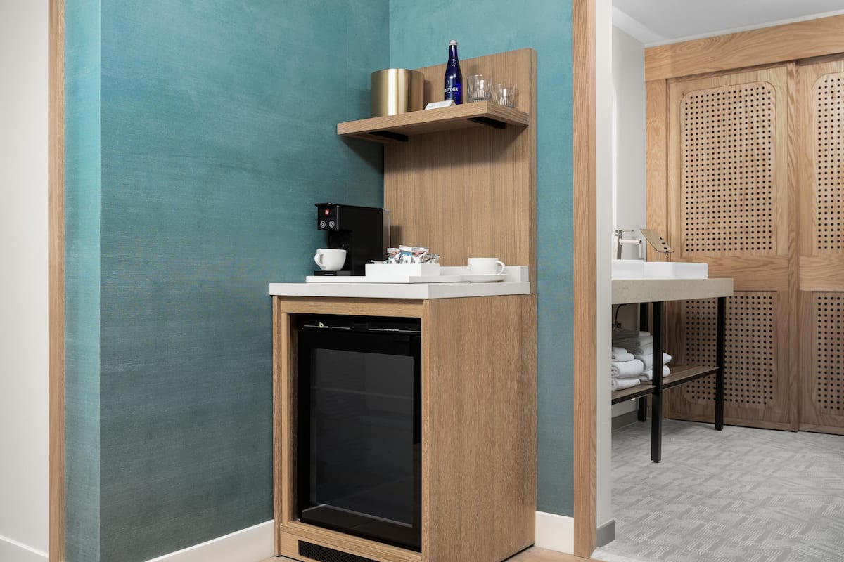 Egyptian cotton sheets, premium bedding, pillow-top beds, in-room safe