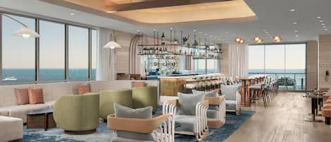 3 bars/lounges, bar met dakterras, cocktailbar