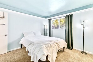 3 habitaciones, tabla de planchar con plancha, wifi y ropa de cama 