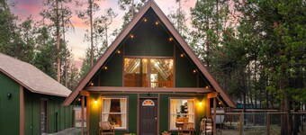 Cozy A frame cabin near the Deschutes River. 