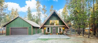 Cozy A frame cabin near the Deschutes River. 
