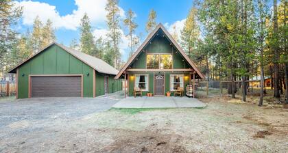 Cozy A frame cabin near the Deschutes River.