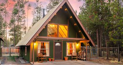 Cozy A frame cabin near the Deschutes River.