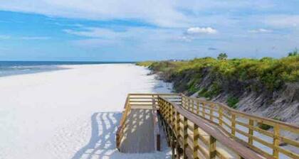 Walk to Historic Downtown, Beach and Amphitheater Nearby