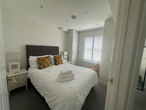 2 bedrooms, iron/ironing board, free WiFi, bed sheets - House by the Sea, Worthing. (Worthing)