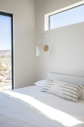 2 slaapkamers, een strijkplank/strijkijzer, reisbedje, wifi