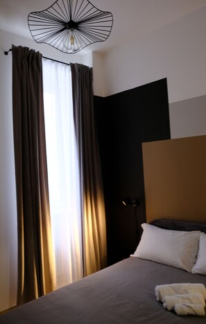 Habitació estàndard | Roba de llit d'alta qualitat, cobrellits, minibar i escriptori 