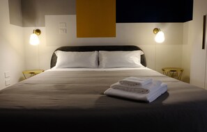 Habitació doble Comfort, vistes al pati | Roba de llit d'alta qualitat, cobrellits, minibar i escriptori 