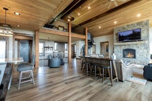 Smart TV, fireplace, table football, ping pong - Elegant Grand Cabin w/ Hot Tub
 (Ashton)