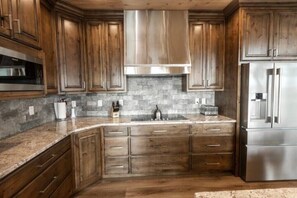 Refrigerador, microondas, horno, placa de cocina