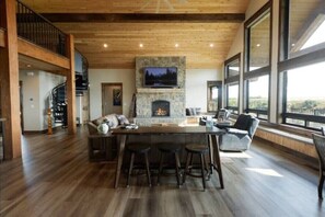 Interior - Elegant Grand Cabin w/ Hot Tub
 (Ashton)