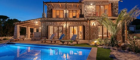 UppvÀrmd pool