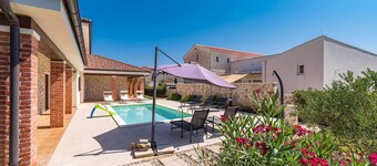 Holiday Home Muline - four bedroom house with a swimming pool