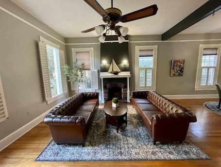Smart TV. Spacious Historic Residence