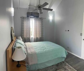 1 habitación, tabla de planchar con plancha, wifi gratis y ropa de cama 