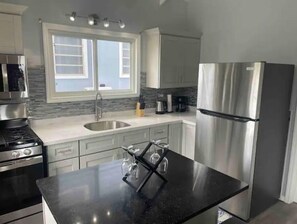 Microondas, horno y parrilla de estufa