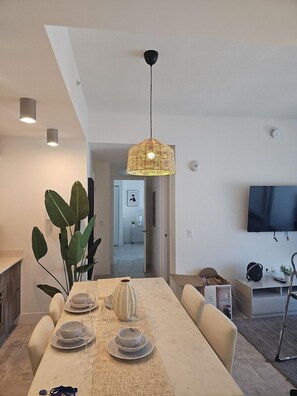 Deluxe Apartment | In-room dining