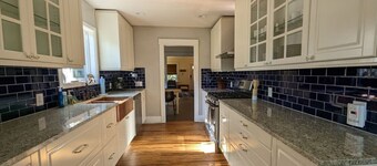 2BR Craftsmen Greenlake Home + Backyard + Firepit