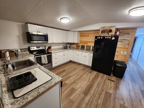 Refrigerador, microondas, horno, placa de cocina