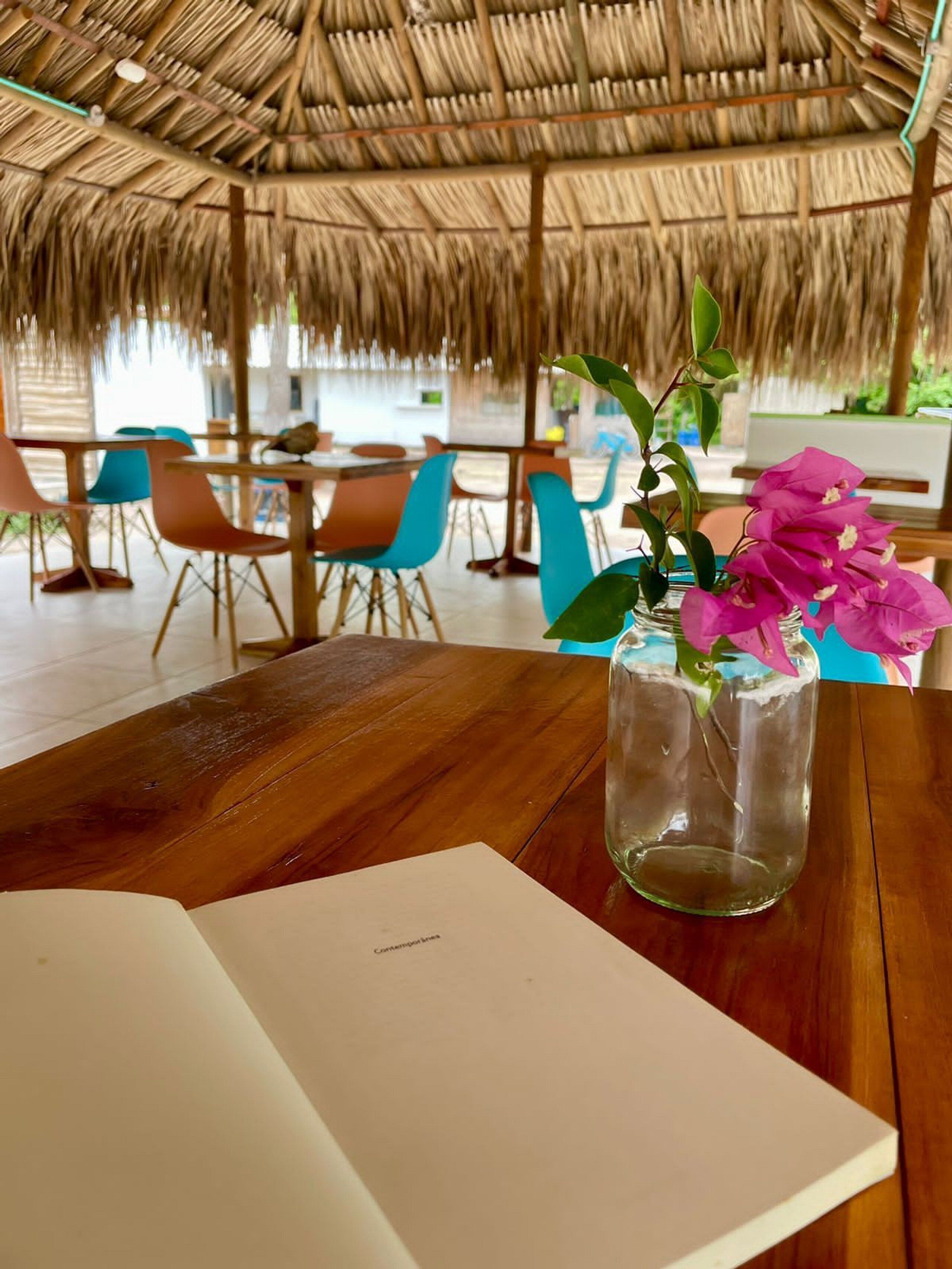 Huisje (Bungalow 2 -Pink) | Buiten dineren