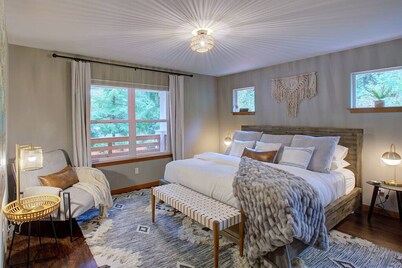 Baker Bliss | Hot Tub · Fire Pit · Pet-Friendly · Mt. Baker Gateway