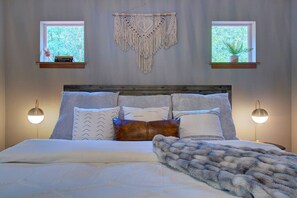 2 bedrooms, free WiFi, bed sheets - Baker Bliss | Hot Tub · Fire Pit · Pet-Friendly · Mt. Baker Gateway (Deming)
