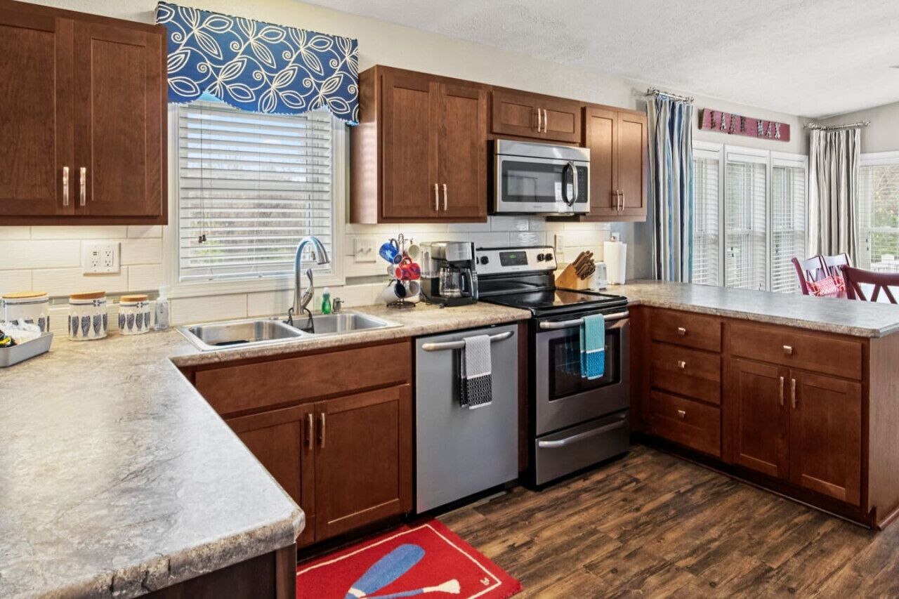 Frigorífic, microones, forn i placa de cuina 