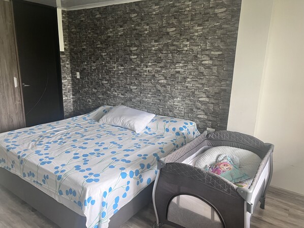 3 Schlafzimmer, Bügeleisen/Bügelbrett, WLAN, Bettwäsche