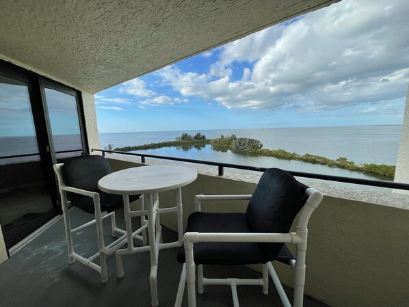 Property grounds - Penthouse, picturesque sunset views, private terraces clubhouse amenities enjoy! (Hudson)