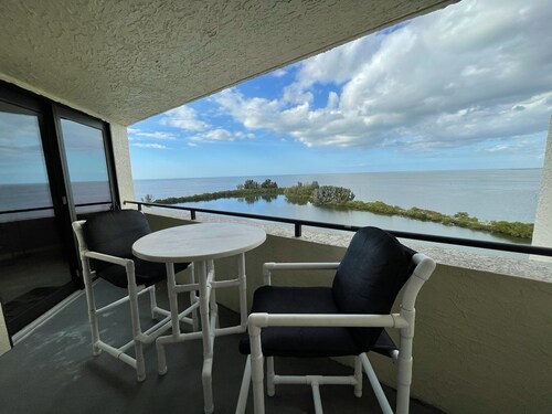 Penthouse, picturesque sunset views, private terraces clubhouse amenities enjoy!