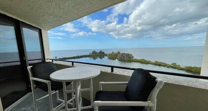 Penthouse, picturesque sunset views, private terraces clubhouse amenities enjoy!