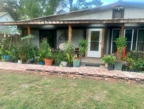 Exterior - Tropical charm in Ludowici
 (Ludowici)