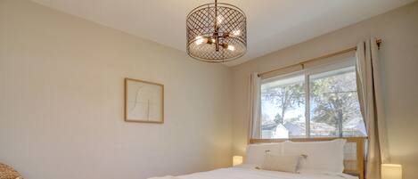 2 室のベッドルーム、アイロン / アイロン台、WiFi、ベッドシーツ