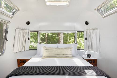 Egyptian cotton sheets, premium bedding, Tempur-Pedic beds, free WiFi