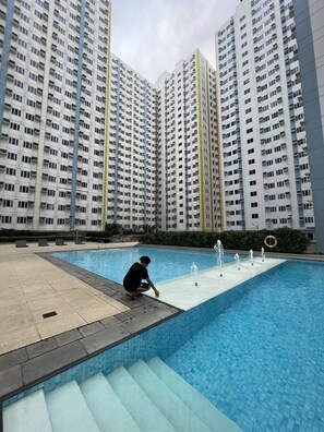 Pool - Condo For Rent at My Place/ Mplace South Triangle Quezon City (Quezon City)