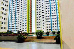 Pool - Condo For Rent at My Place/ Mplace South Triangle Quezon City (Quezon City)