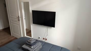 1 chambre, fer et planche à repasser, Wi-Fi, draps fournis