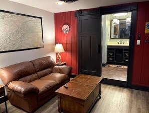 Smart TV, fireplace, stereo