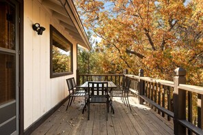 Outdoor dining - Majestic Winter Mountain Oasis + BBQ + Pet Friendly (Big Bear)