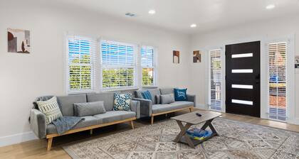 Serene Lakeside Getaway-Sleeps 8