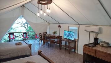 Tempur-Pedic beds, individually furnished, free WiFi, bed sheets