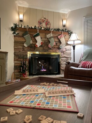 Interior - CREEKSIDE COMFORT- FIRST FLOOR CONDO WALKING DISTANCE TO BLOWING ROCK! SLEEPS 6 (Blowing Rock)