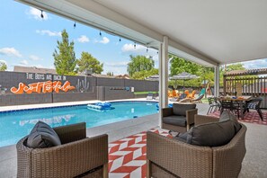 Piscine extérieure, piscine chauffée