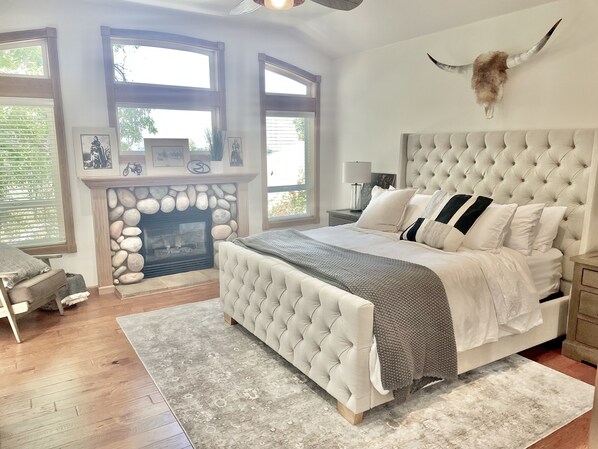 4 bedrooms, iron/ironing board, WiFi, bed sheets